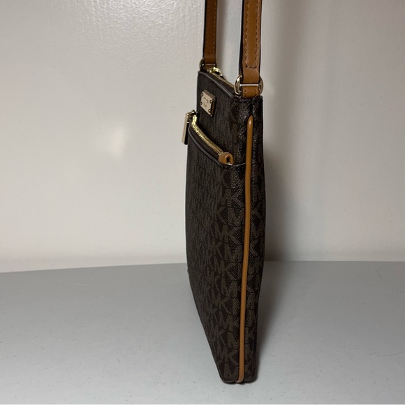 NWOT Michael Kors Signature Bedford Small Crossbody - Picture 4 of 11